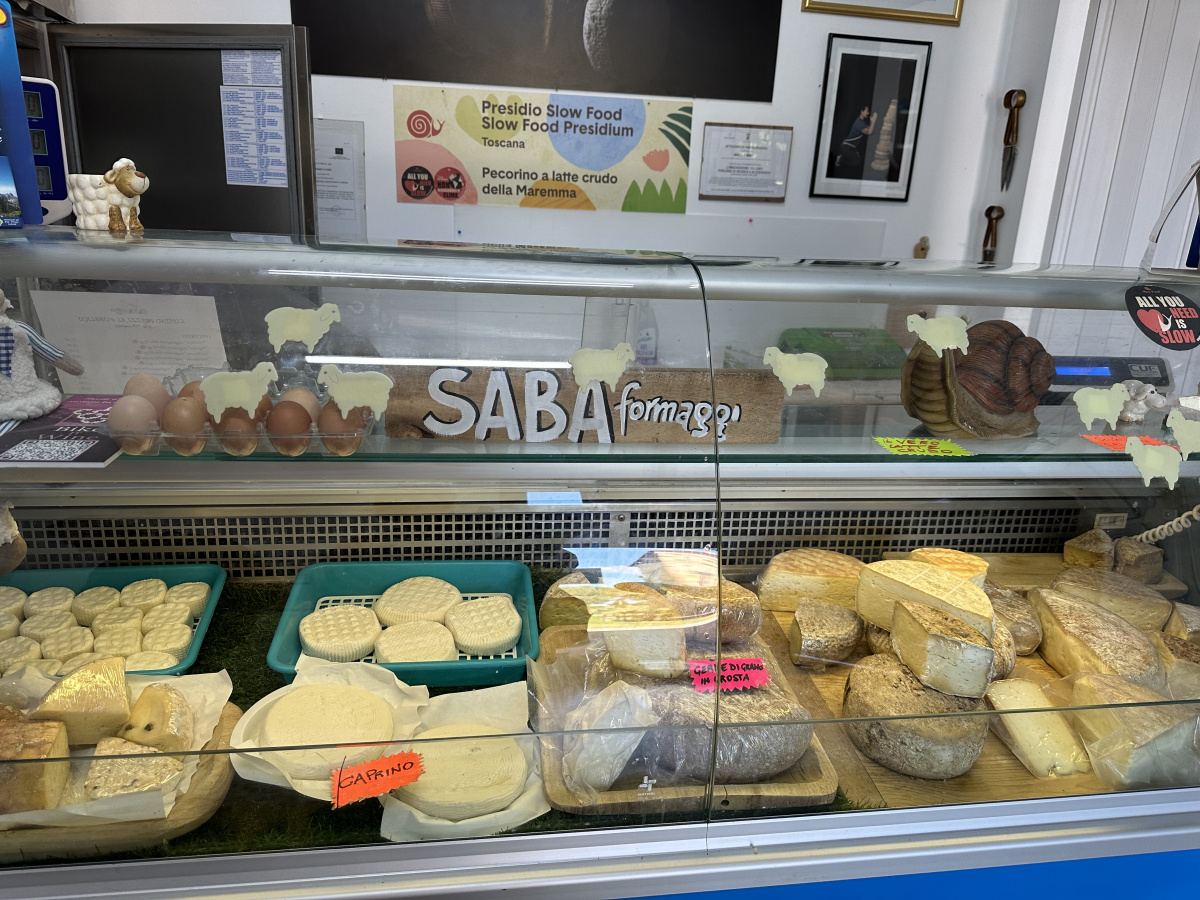 I formaggi di Angela Saba vicino alla Domus Socolatae Follonica