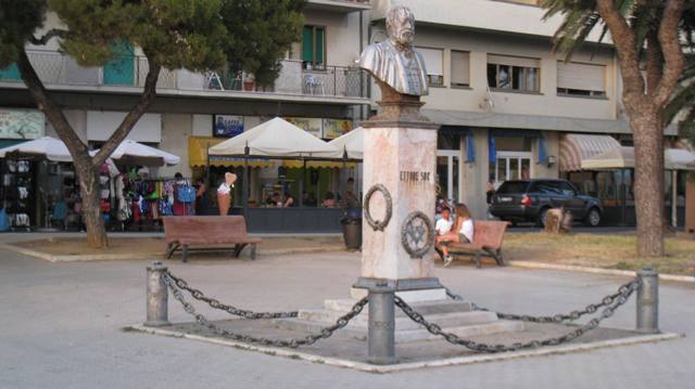 Piazza a Follinica